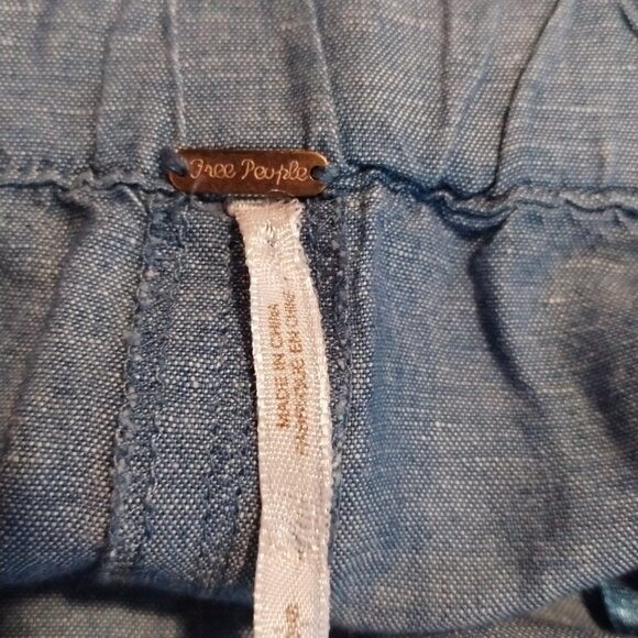 Free People Show Me Some‎ Shoulder Size S Blue Chambray Off Shoulder Blouse - Picture 6 of 7